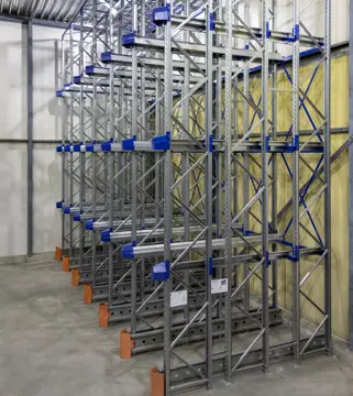 Inrijstelling in het productiemagazijn van Cis van den Broeck